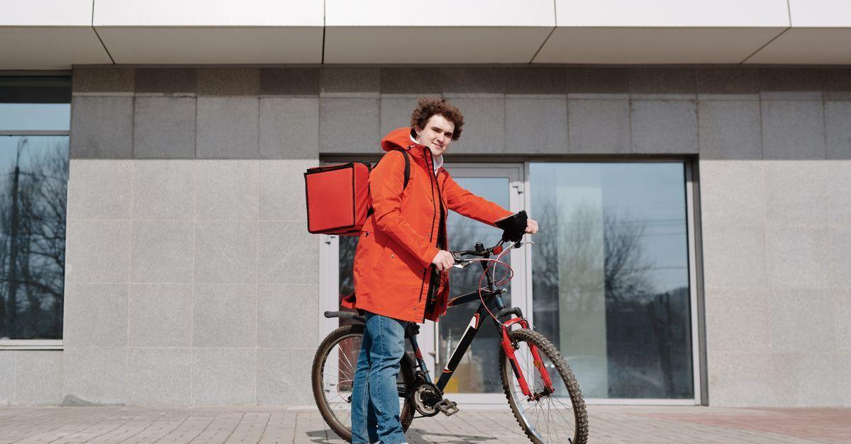 Motoboy fixo para empresas: quando esse modelo de contratação vale a pena?