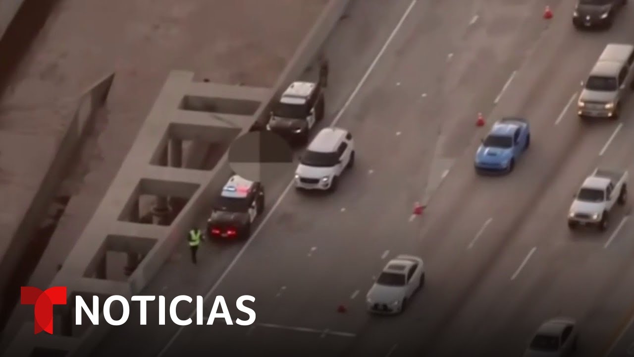Investigan caída de dos niñas de un auto en movimiento | Noticias Telemundo