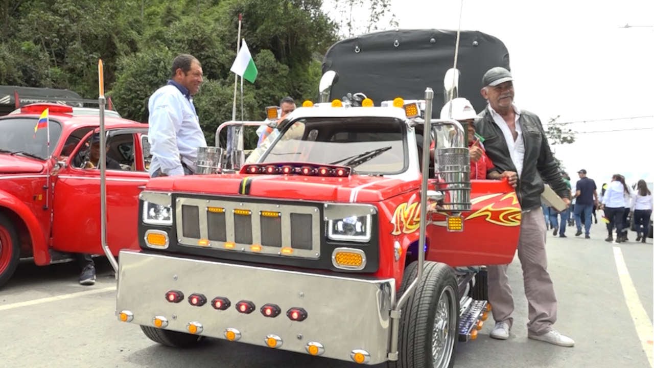 'Tractomulita': la novedad en el desfile de Carros Antiguos