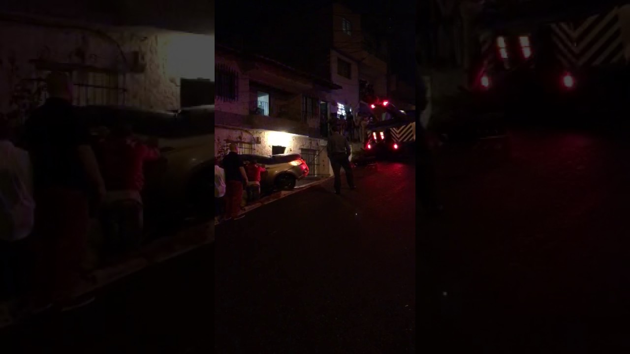 Vehículo colisionó contra varios carros y viviendas en Villa Hermosa [Noticias] – Telemedellín