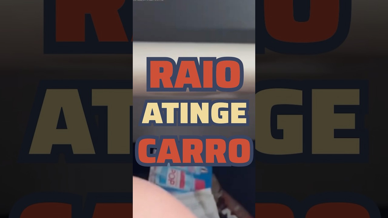 Raio atinge carros