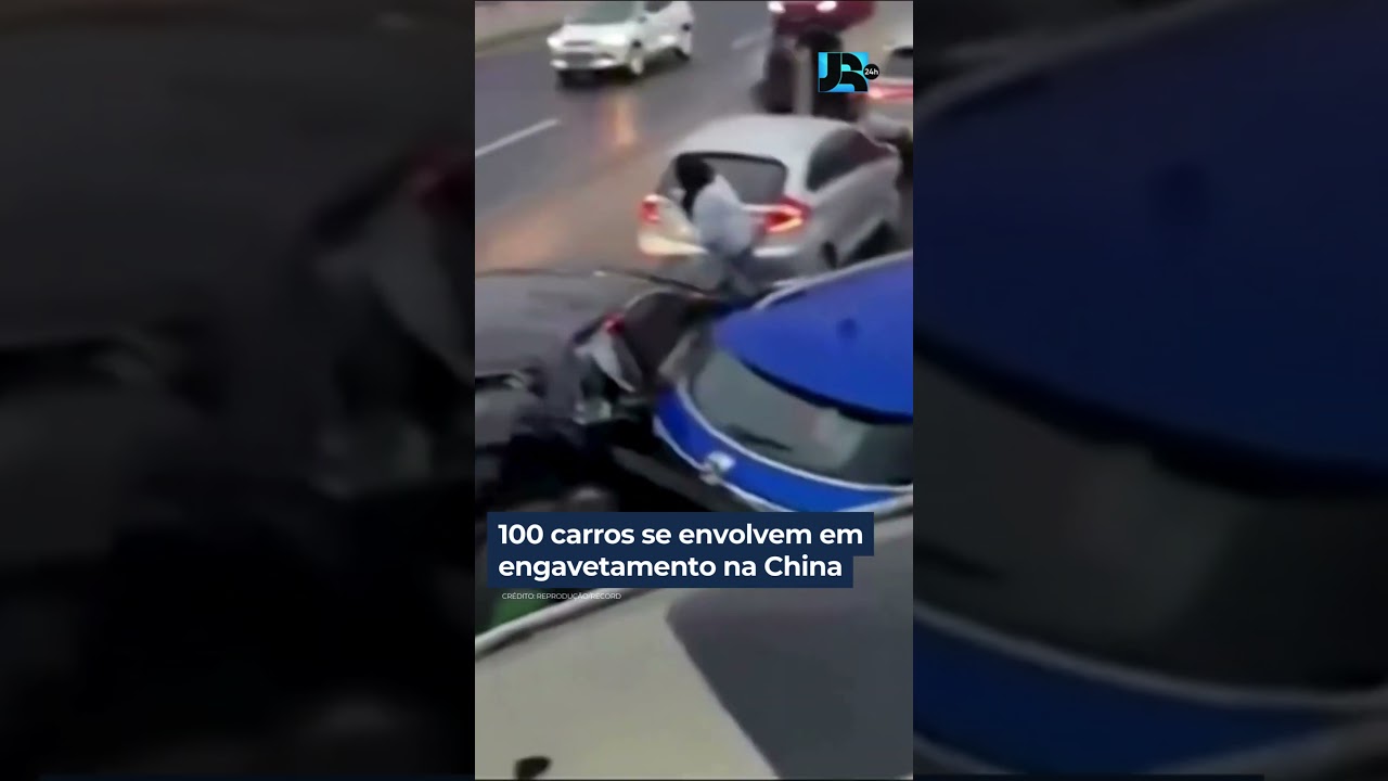 Inverno rigoroso na China causa engavetamento entre quase 100 carros #shorts #JornalDaRecord