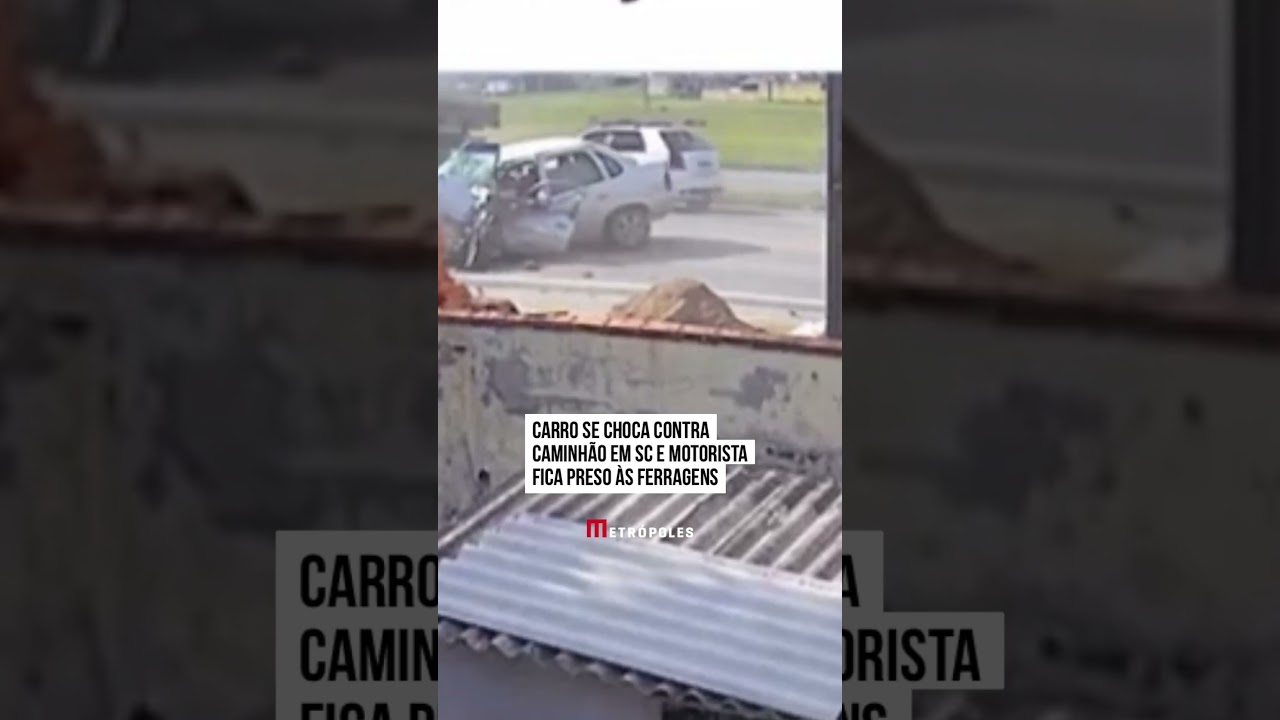 Carros se chocam contra caminhão em Santa Catarina