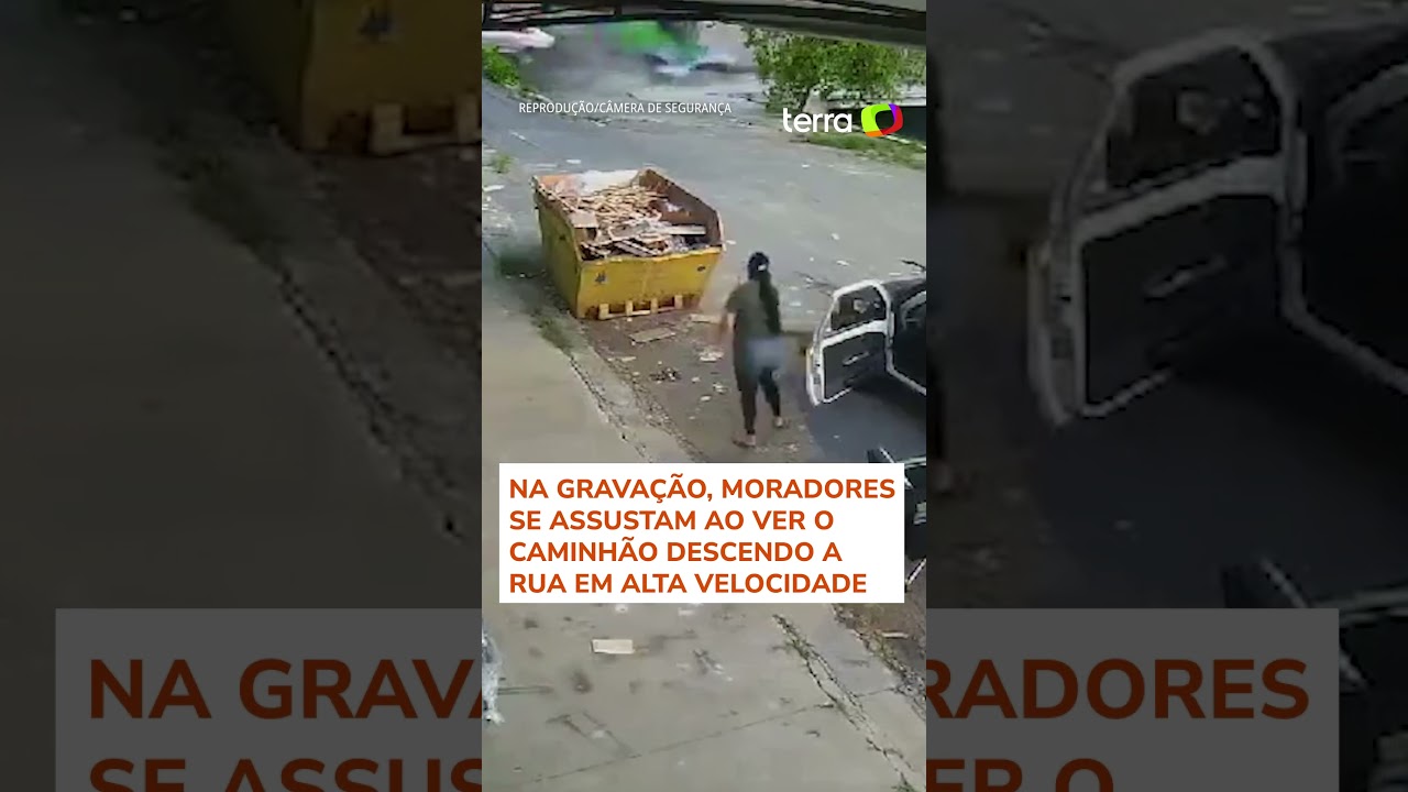 Carreta desgovernada atinge carros e casas em Belo Horizonte #shorts