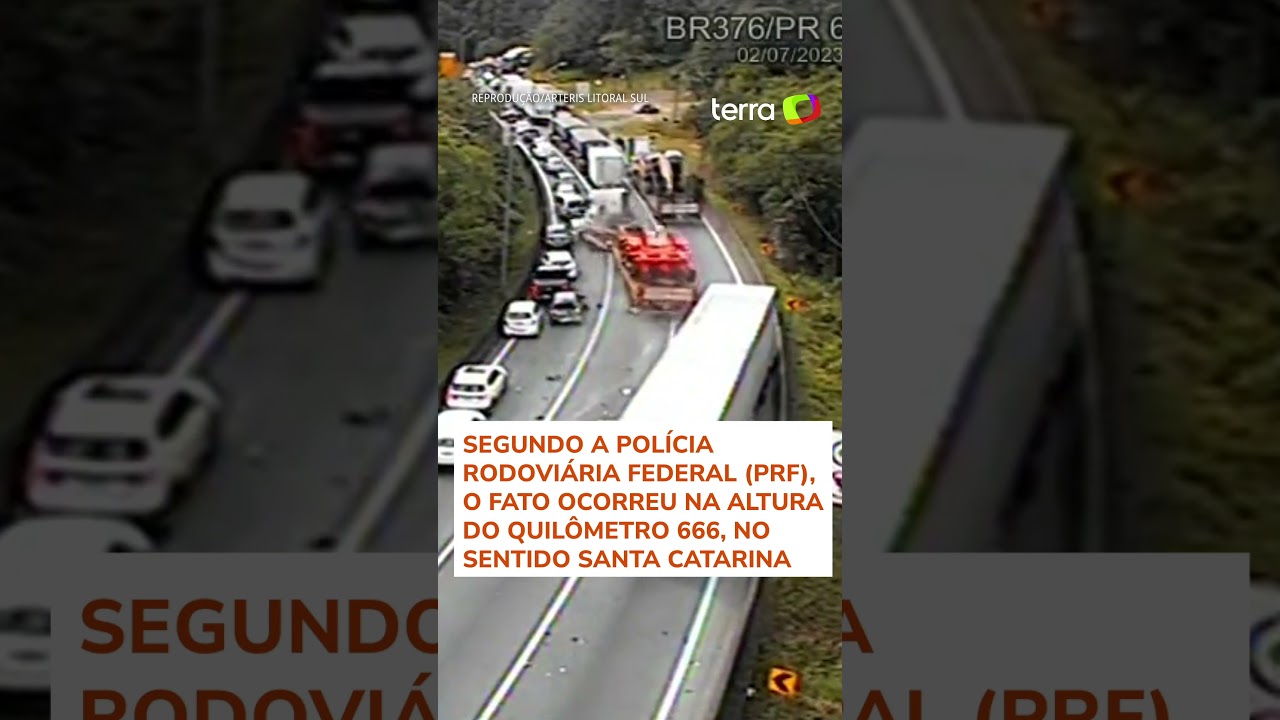 Caminhão arrasta 14 carros durante engavetamento na BR-376 em Guaratuba (PR)