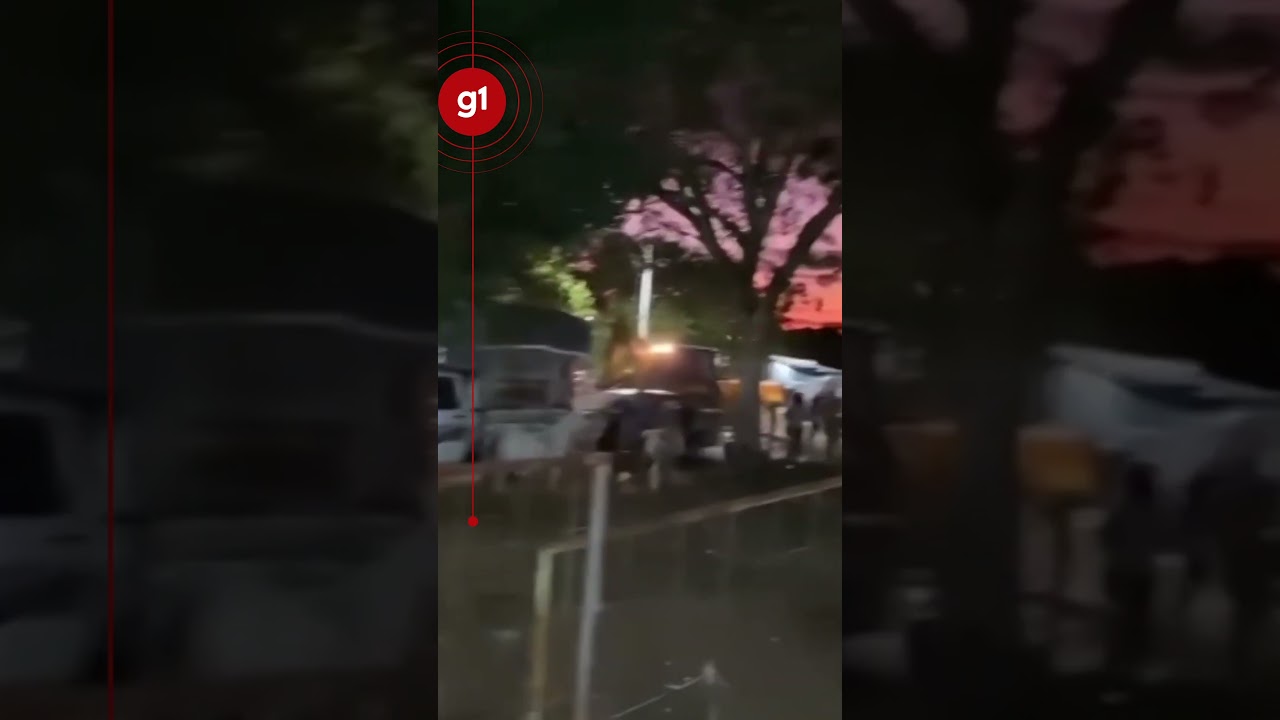 Homem em retroescavadeira arrasta carros e motos após festa no interior do Ceará e é preso | g1