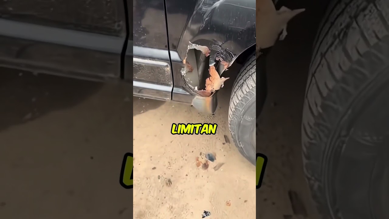 El tipo está rompiendo los coches de otras personas😱