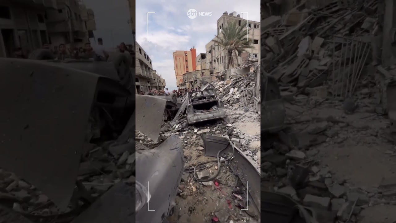 Carros destruídos no campo de refugiados de Al Shati, noroeste da Faixa de Gaza