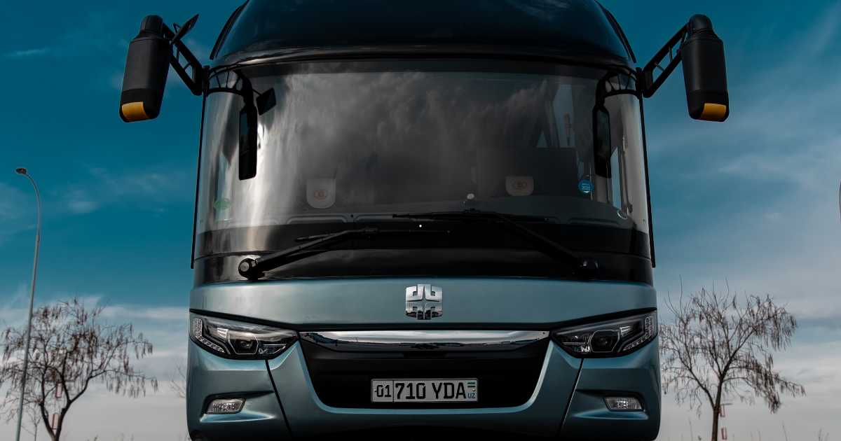 Miniatura de Ônibus Rodoviário: Peça de Destaque para Colecionadores de Automóveis